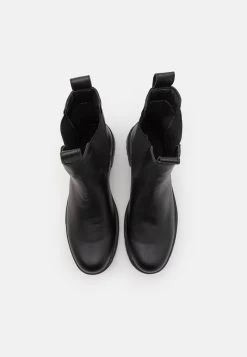 YOURTURN Korte Laarzen - Black 9 YOURTURN Korte Laarzen - Black -Yourturn 1d300a14387e4d48bfaf5939afbb9e66