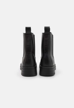 YOURTURN Korte Laarzen - Black 8 YOURTURN Korte Laarzen - Black -Yourturn 2f64bcfc149d4989a60c56b045497a83