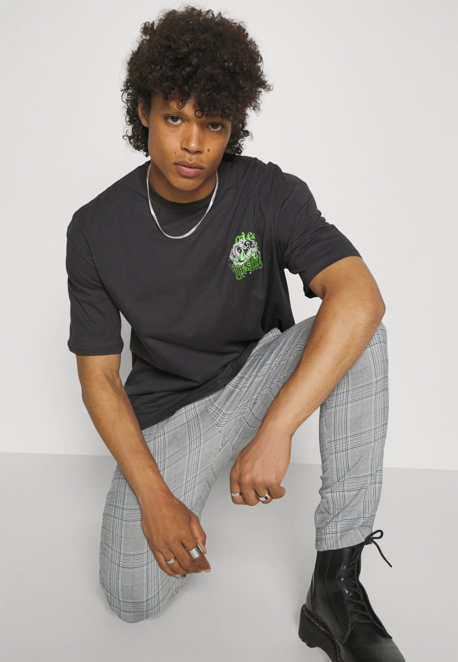 YOURTURN Snake Desire Tee Unisex - T-Shirt Print - Dark Grey 4 YOURTURN Snake Desire Tee Unisex - T-Shirt Print - Dark Grey - Afbeelding 4