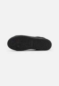 YOURTURN Unisex - Sneakers Laag - Black -Yourturn 8dfa14378f2c446396880c9788f41a86
