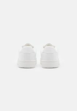 YOURTURN Sneakers Laag - White -Yourturn e422fcb945e54679a768f4c471e3e98a