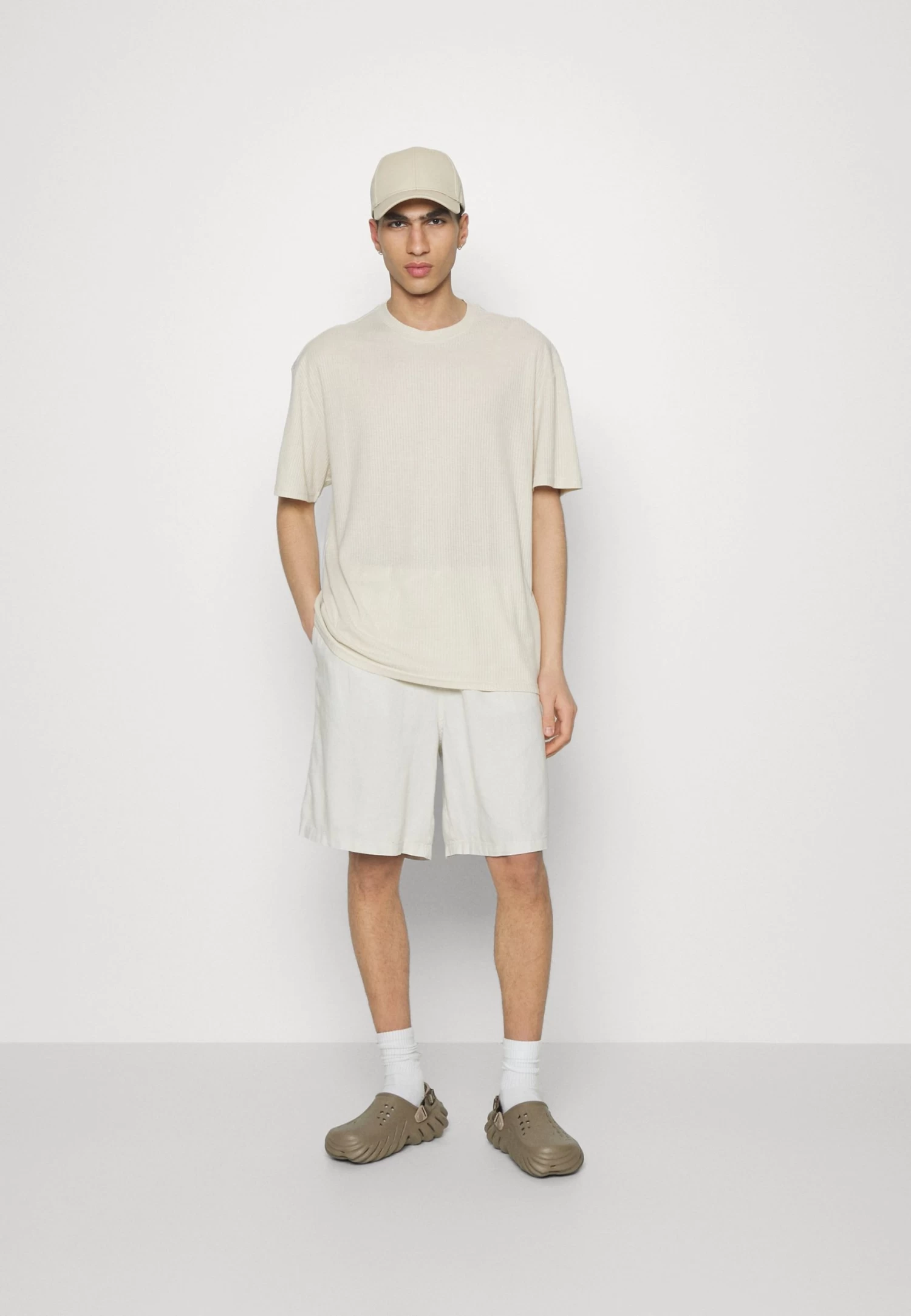 YOURTURN Unisex 2 Pack - T-Shirt Basic - Offwhite/Light Green 1 YOURTURN Unisex 2 Pack - T-Shirt Basic - Offwhite/Light Green